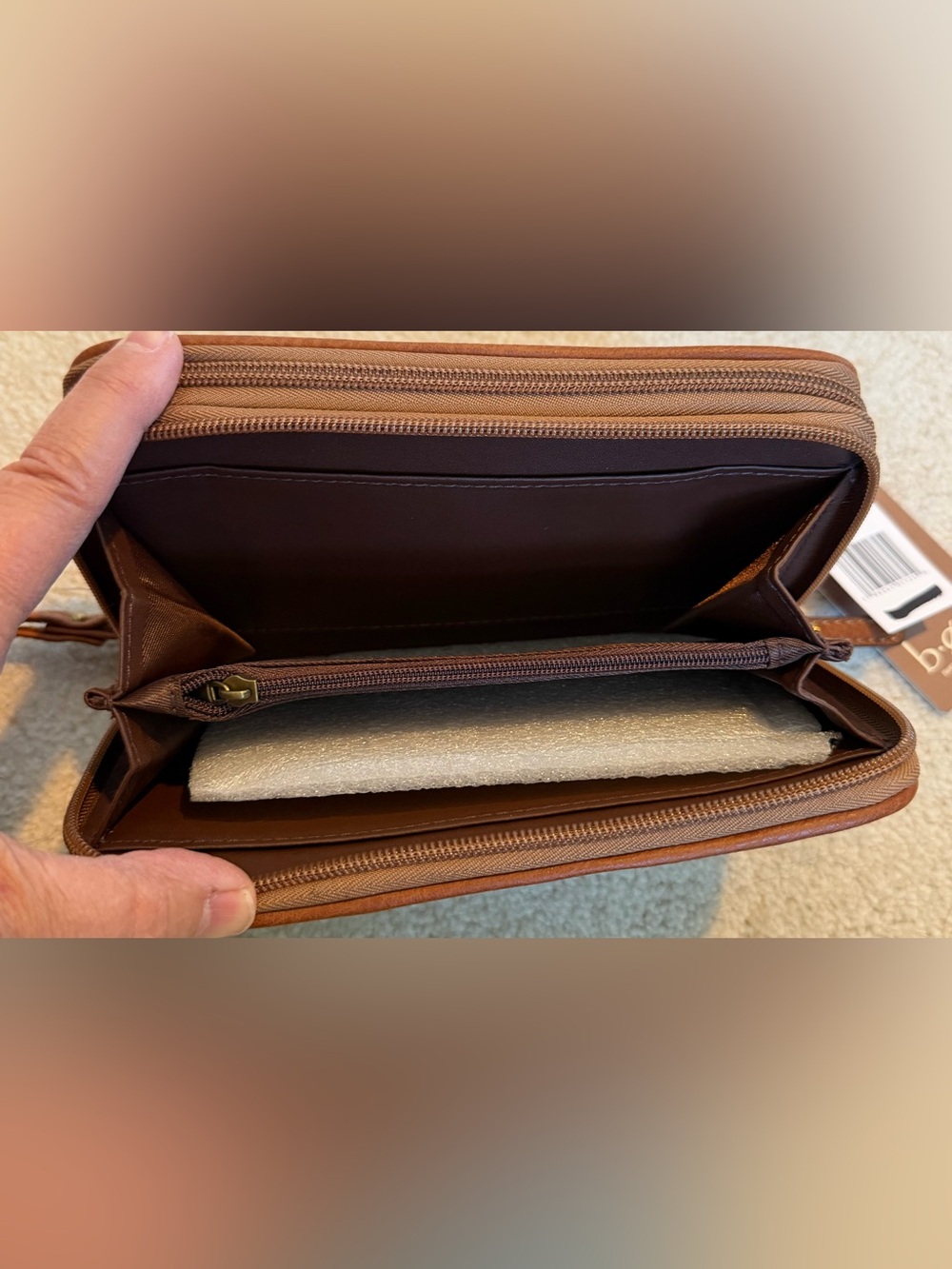 NWT b.o.c. Two-Tone Brown Womens Wristlet Wallet - Picture 3 of 6